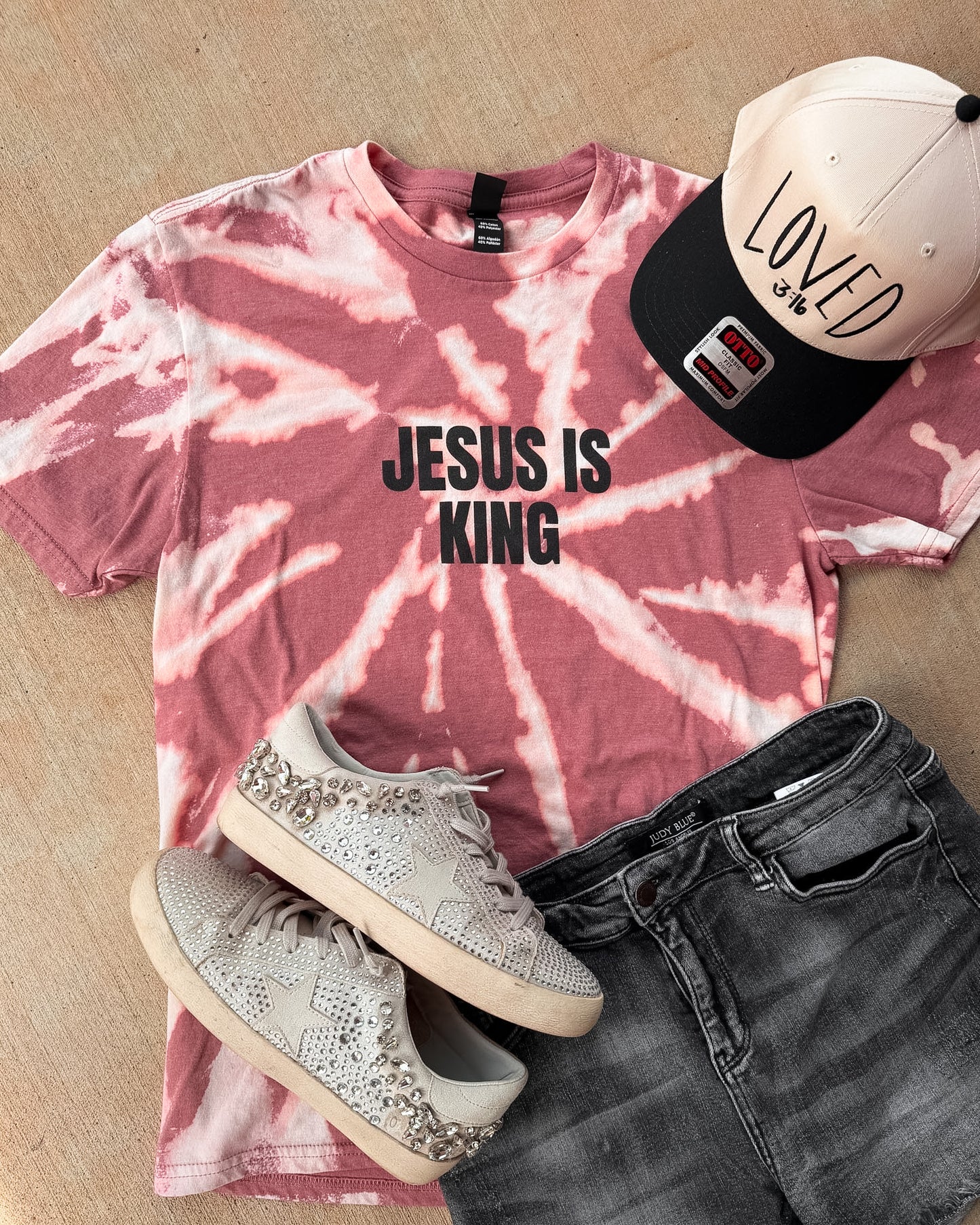 Jesus Is King Tee | Distress Wash